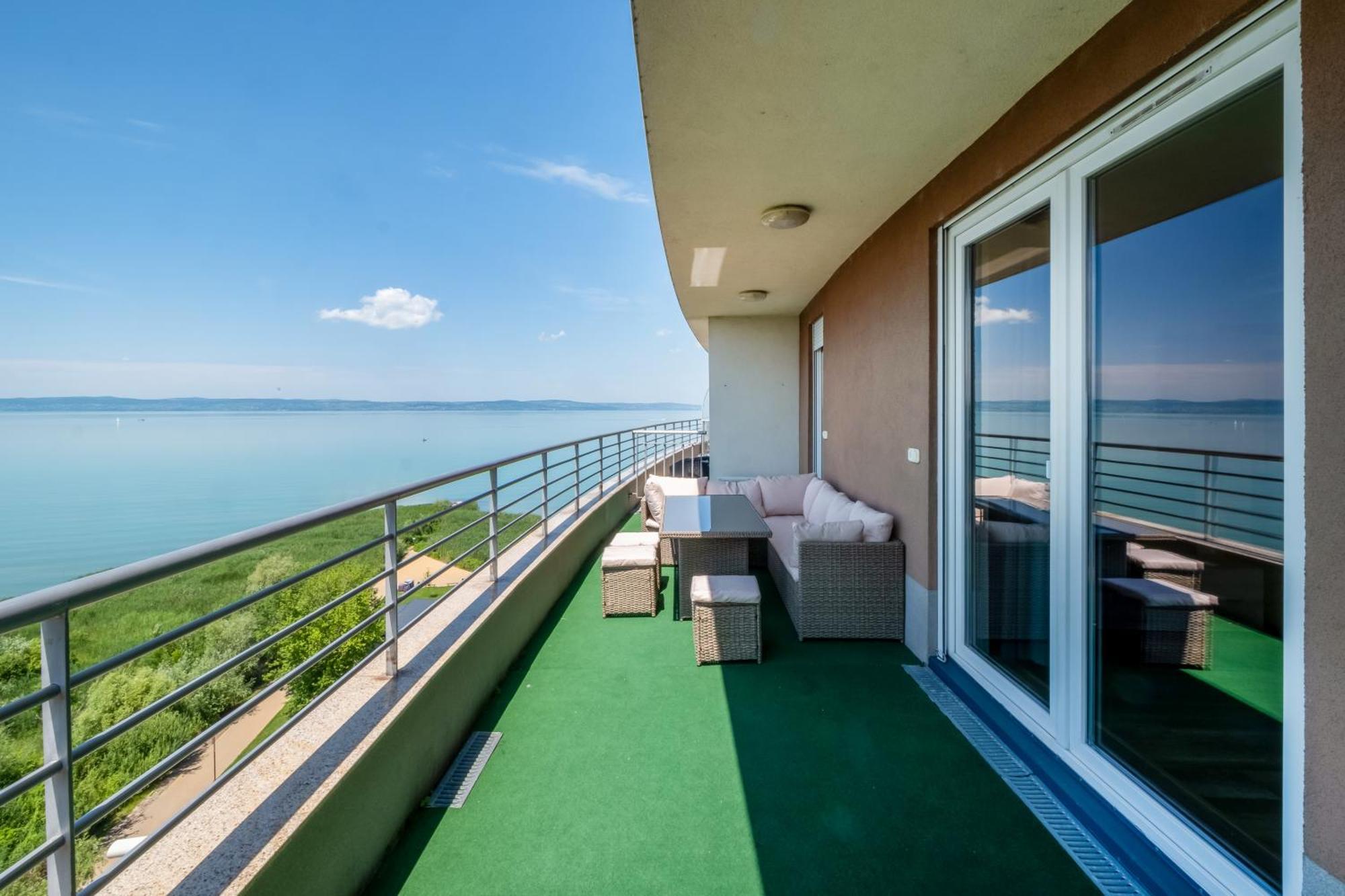 Myflat Club 218 Panorama Wellness Apartment